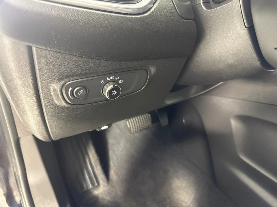 2021 Chevrolet Equinox - Image 14 of 21