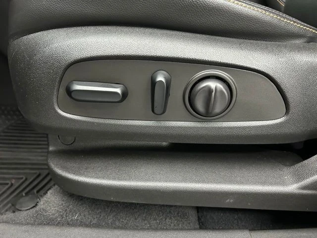 2021 Chevrolet Equinox - Image 10 of 12