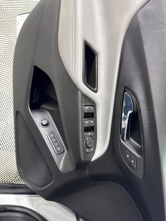 2021 Chevrolet Equinox - Image 10 of 12