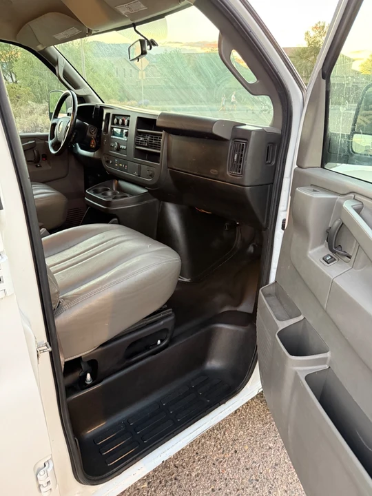 2021 Chevrolet Express - Image 13 of 17