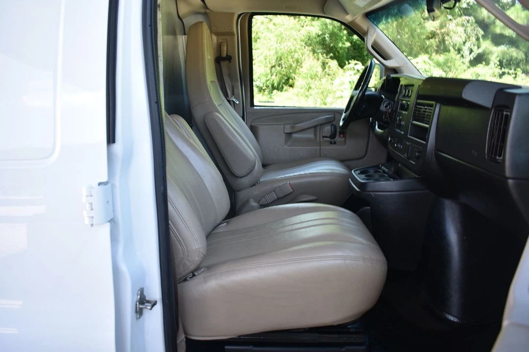 2021 Chevrolet Express - Image 17 of 20