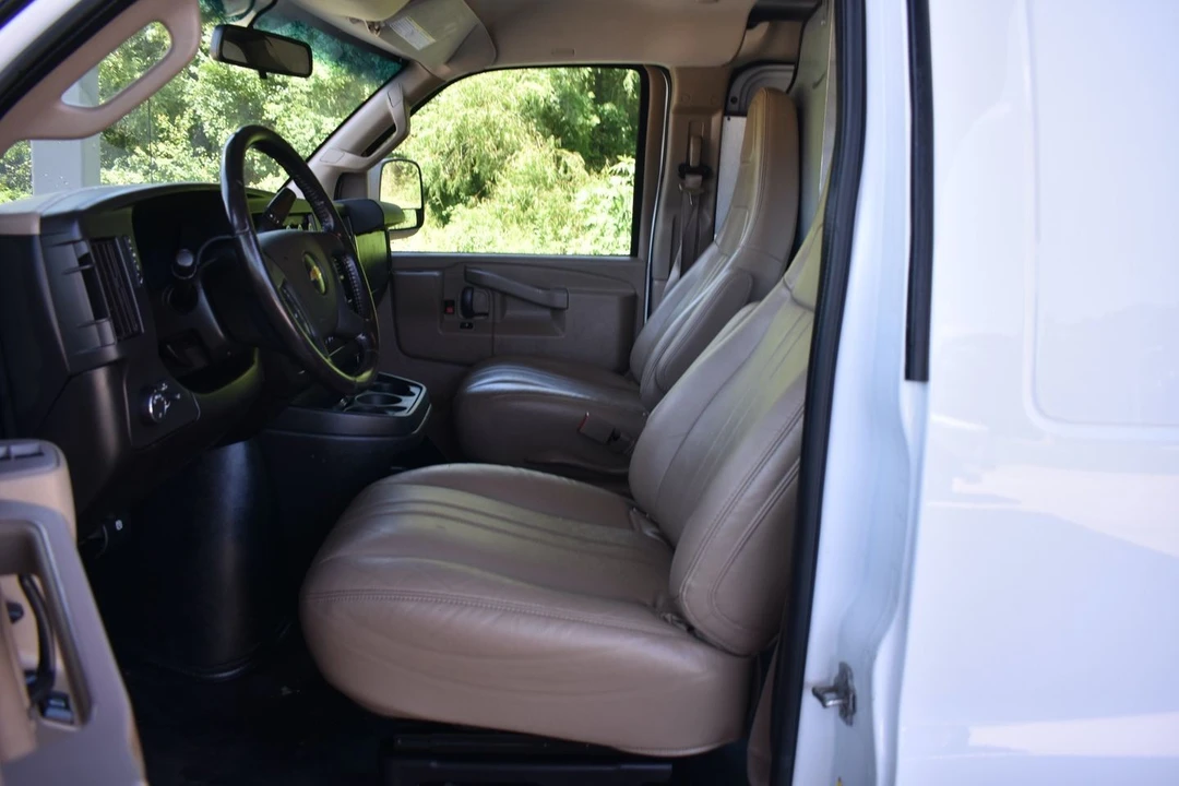 2021 Chevrolet Express - Image 10 of 20
