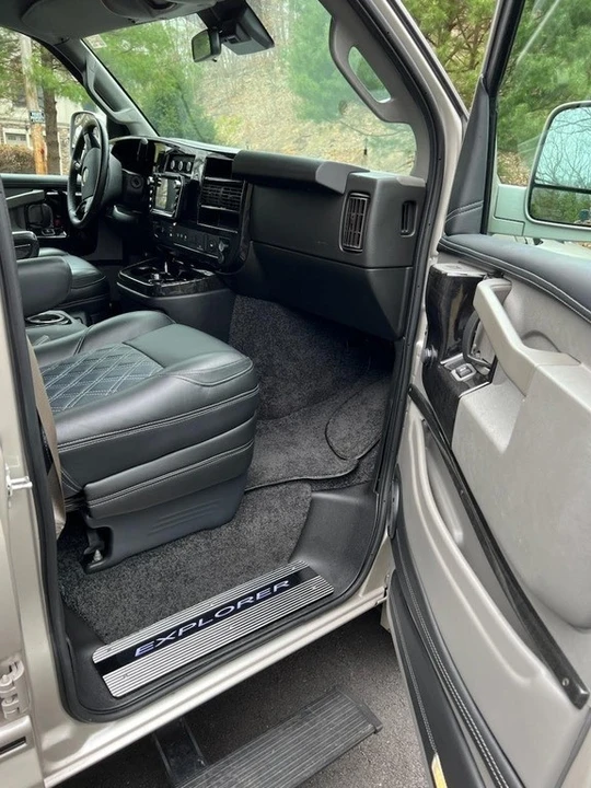 2021 Chevrolet Express - Image 8 of 10