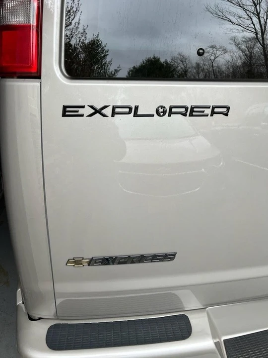 2021 Chevrolet Express - Image 10 of 10