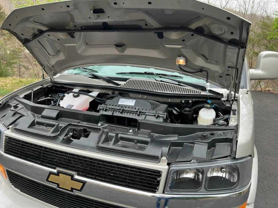 2021 Chevrolet Express - Image 9 of 10