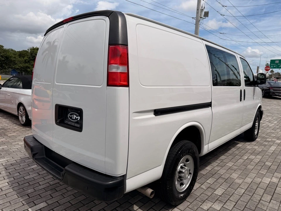 2021 Chevrolet Express - Image 10 of 21