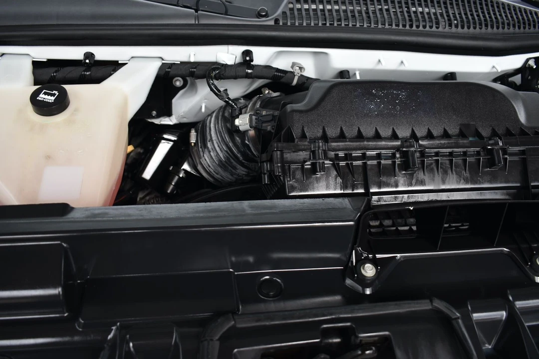 2021 Chevrolet Express - Image 17 of 18