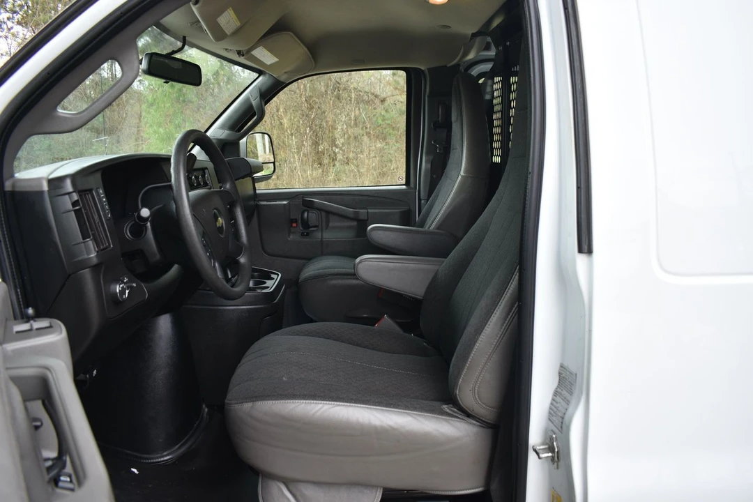 2021 Chevrolet Express - Image 11 of 18