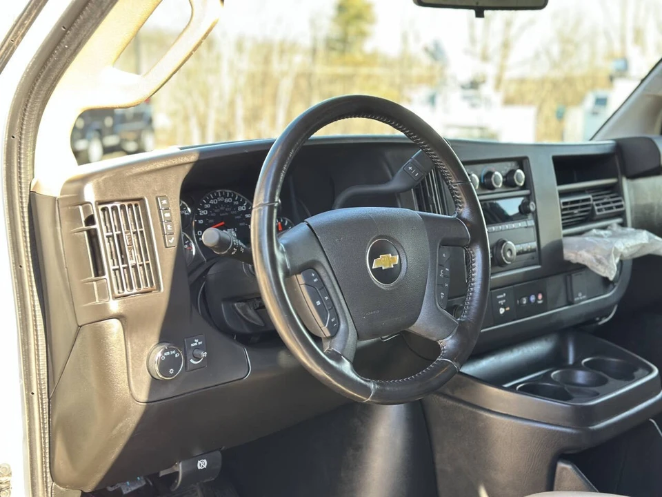 2021 Chevrolet Express - Image 15 of 21