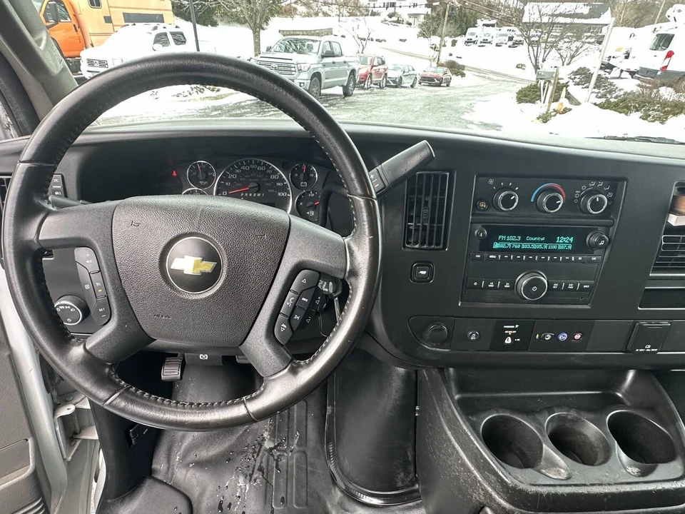2021 Chevrolet Express - Image 10 of 12