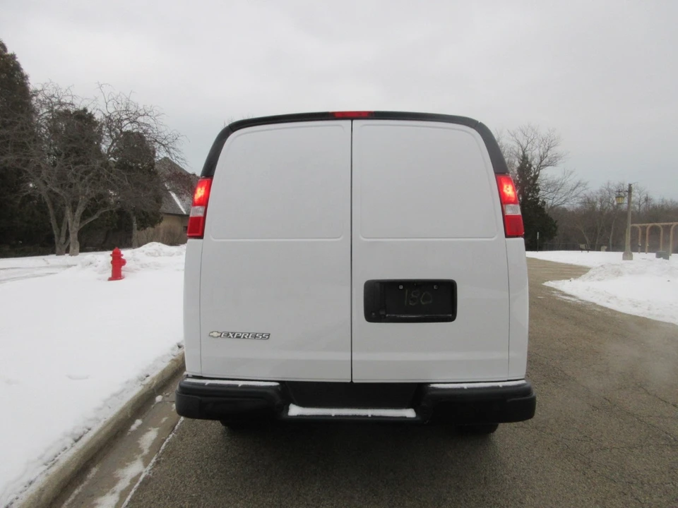 2021 Chevrolet Express - Image 10 of 21