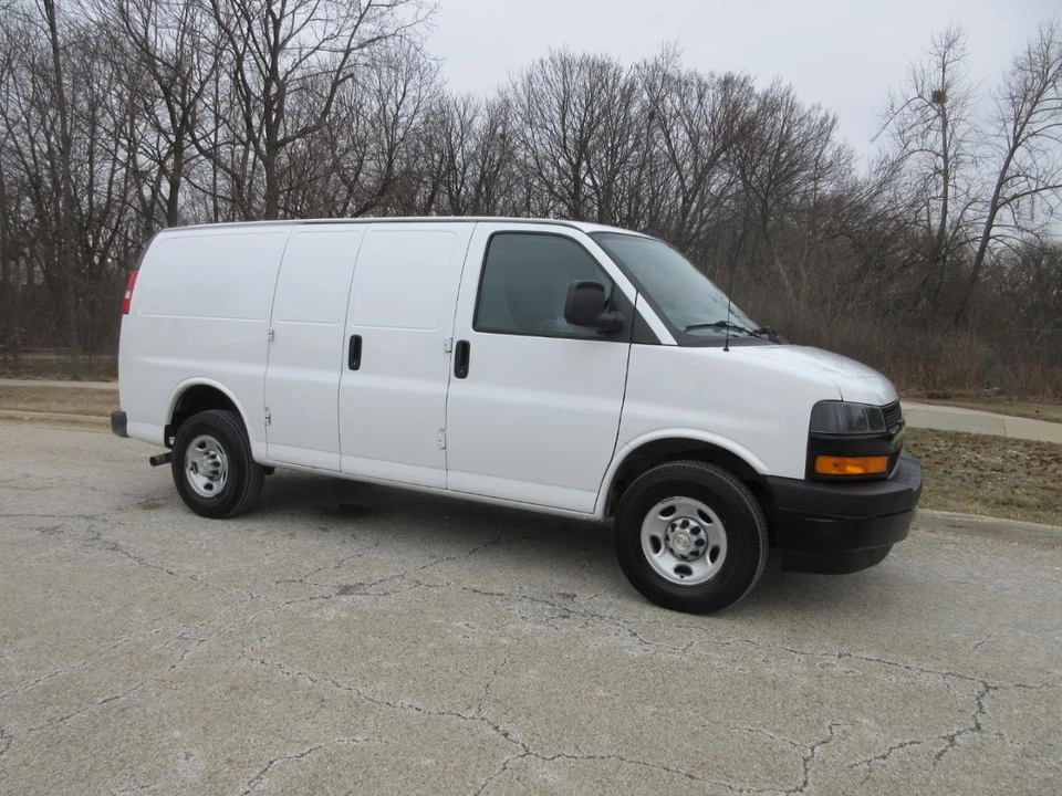 2021 Chevrolet Express - Image 10 of 21