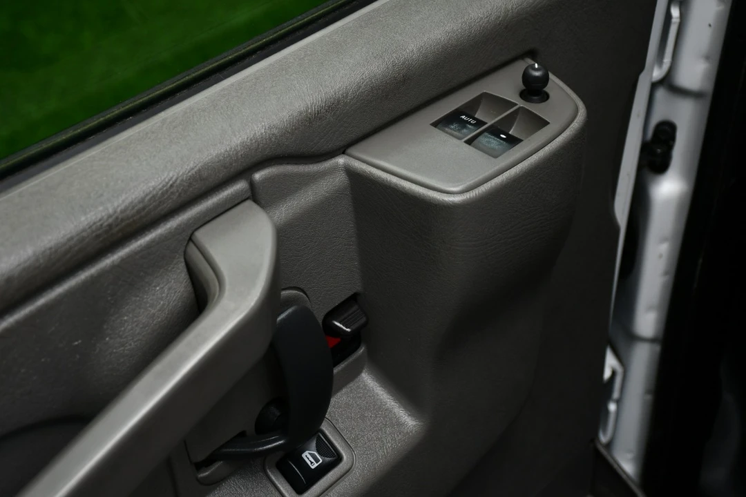 2021 Chevrolet Express - Image 12 of 21