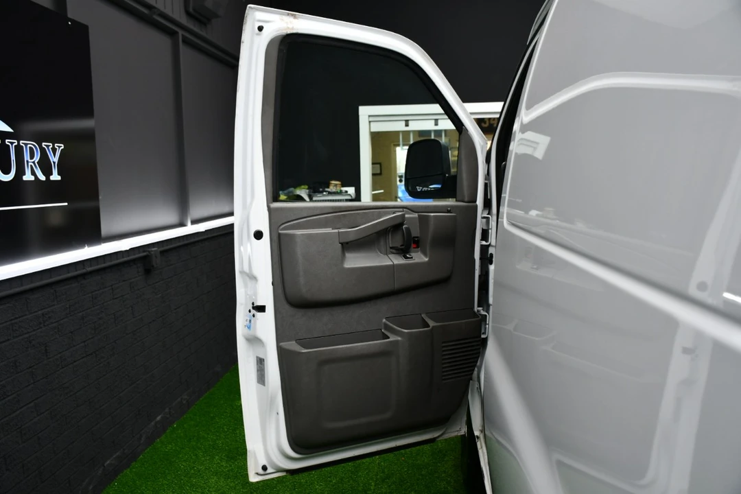 2021 Chevrolet Express - Image 10 of 21