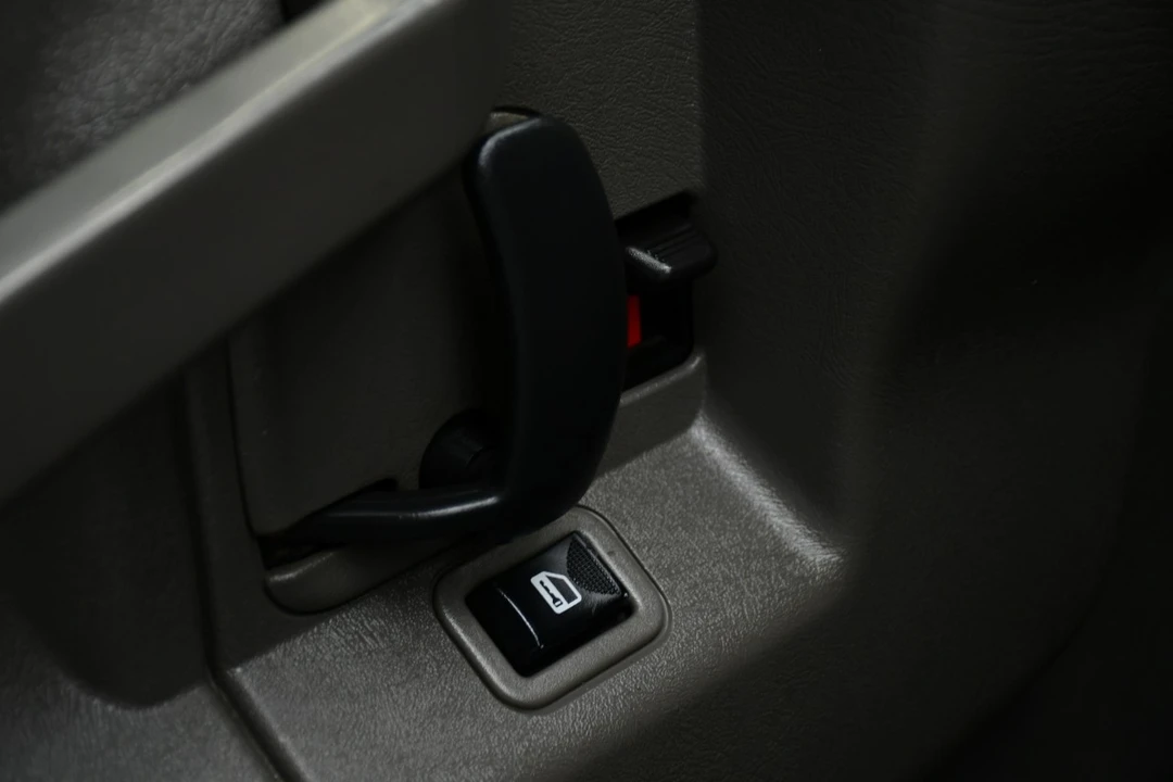 2021 Chevrolet Express - Image 9 of 21
