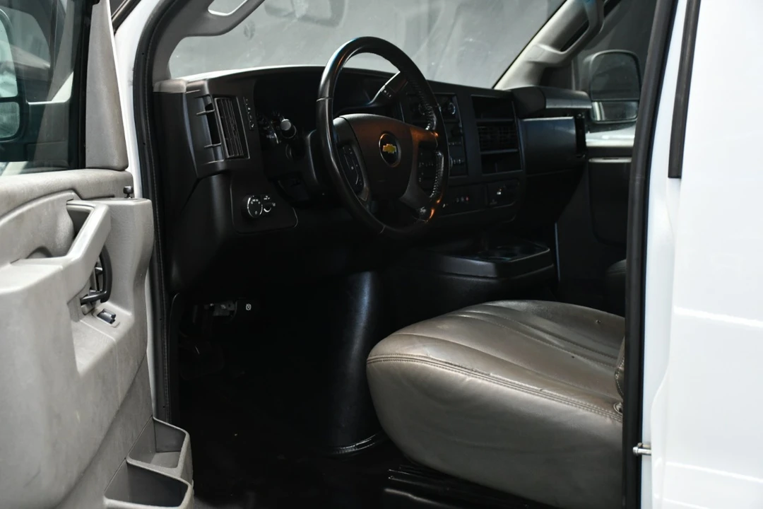 2021 Chevrolet Express - Image 10 of 21