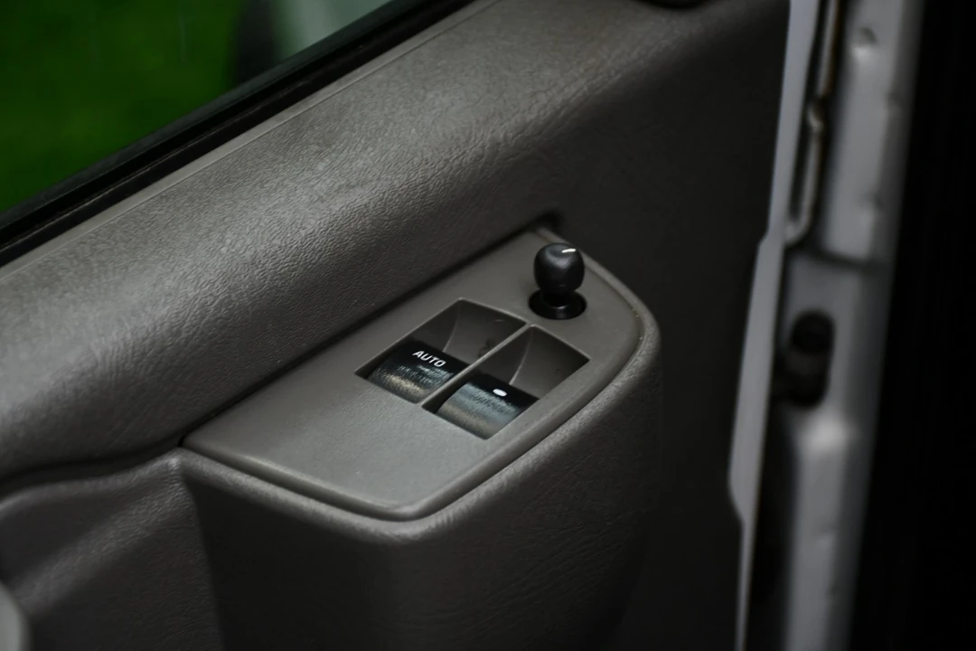 2021 Chevrolet Express - Image 8 of 21