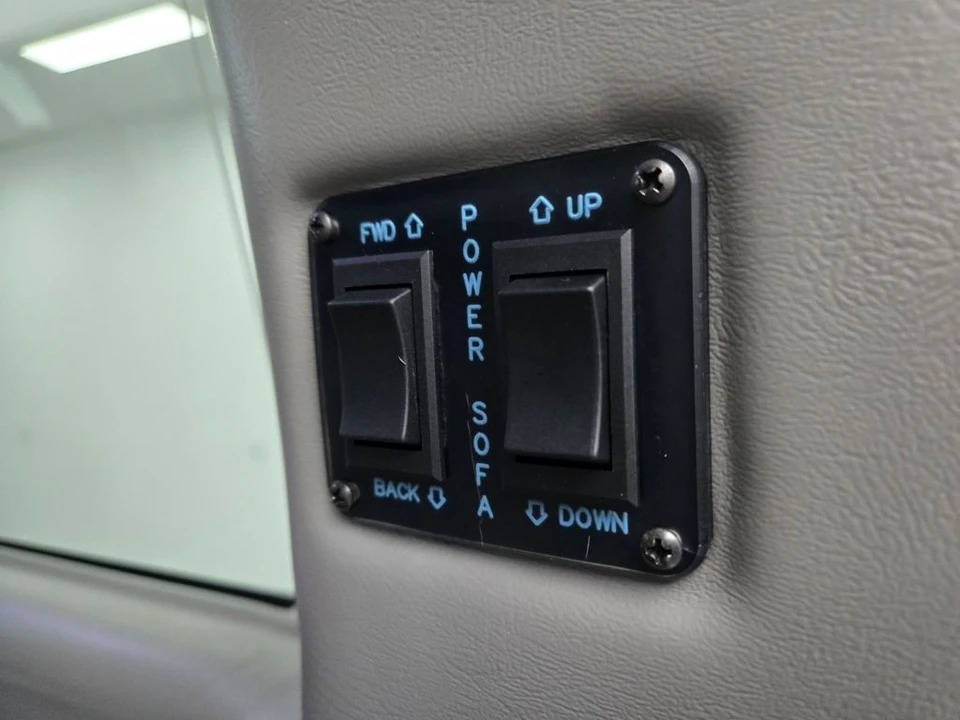 2021 Chevrolet Express - Image 7 of 12