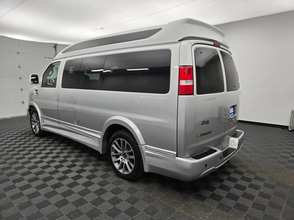 2021 Chevrolet Express - Image 10 of 12