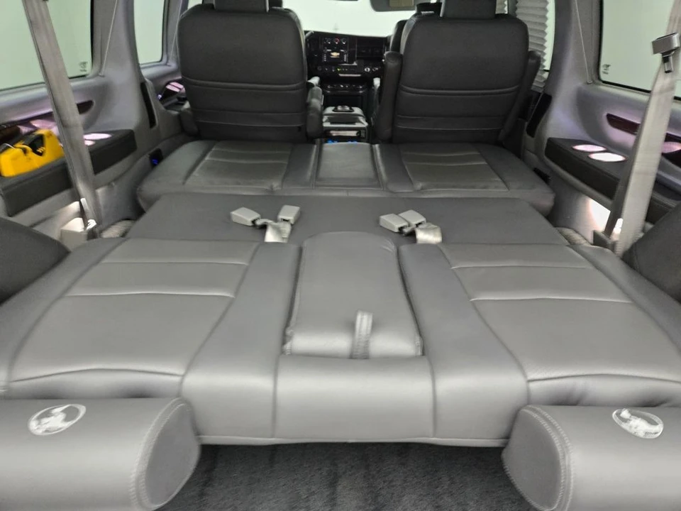 2021 Chevrolet Express - Image 8 of 12