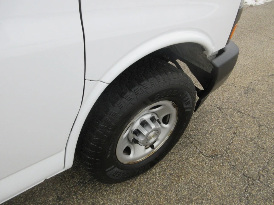2021 Chevrolet Express - Image 14 of 21