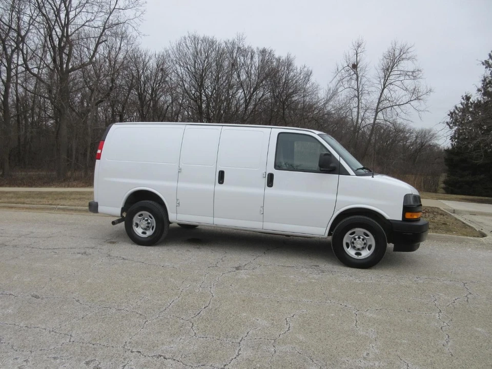 2021 Chevrolet Express - Image 11 of 21