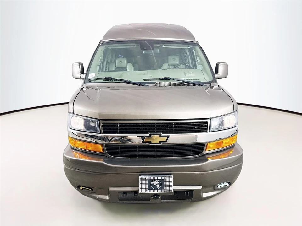 2021 Chevrolet Express - Image 10 of 17