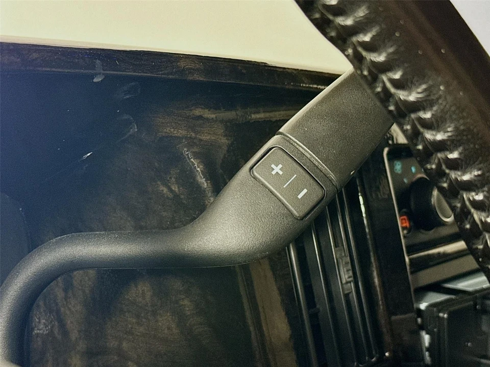 2021 Chevrolet Express - Image 5 of 17