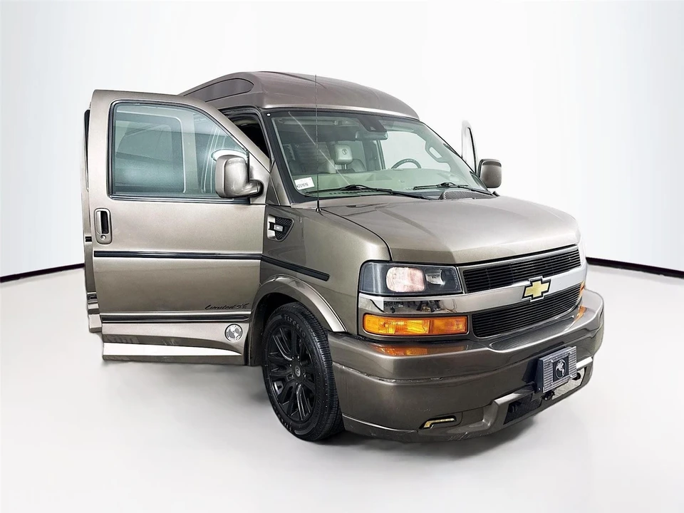 2021 Chevrolet Express - Image 16 of 17