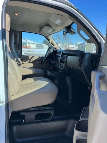 2021 Chevrolet Express - Image 9 of 21