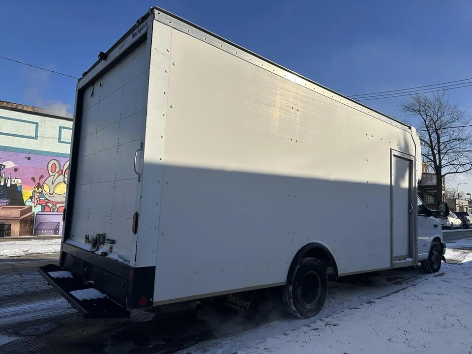 2021 Chevrolet Express - Image 9 of 21