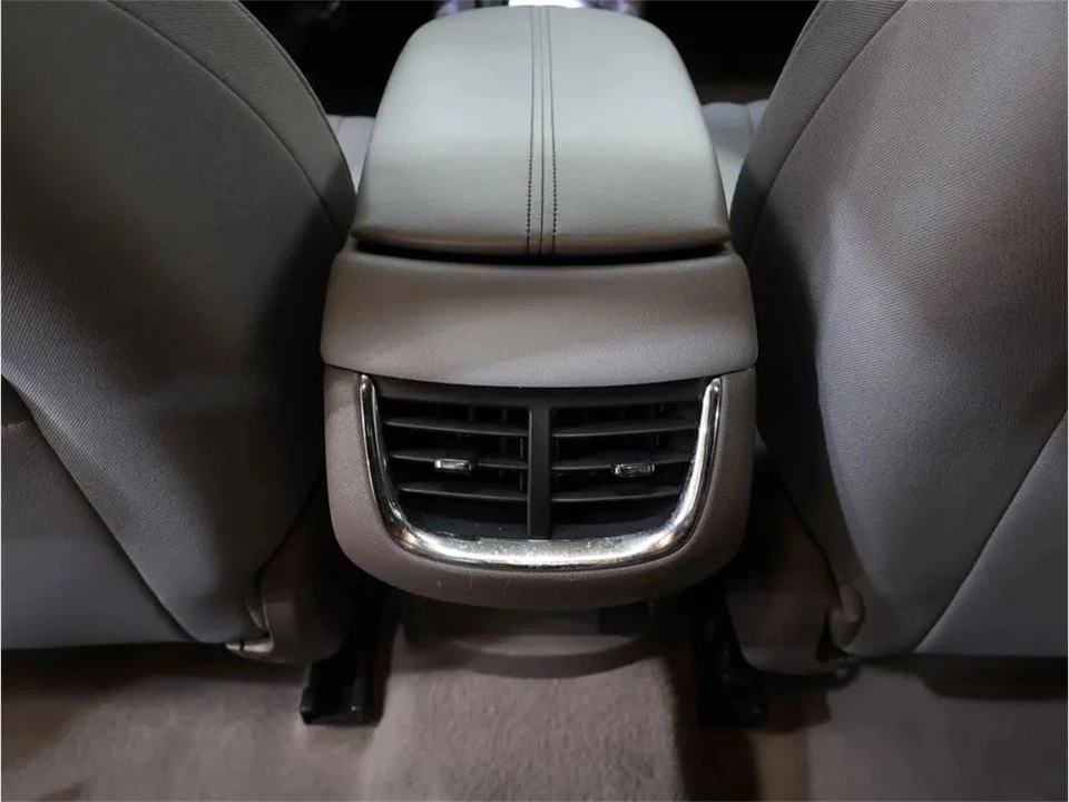 2021 Chevrolet Malibu - Image 27 of 31