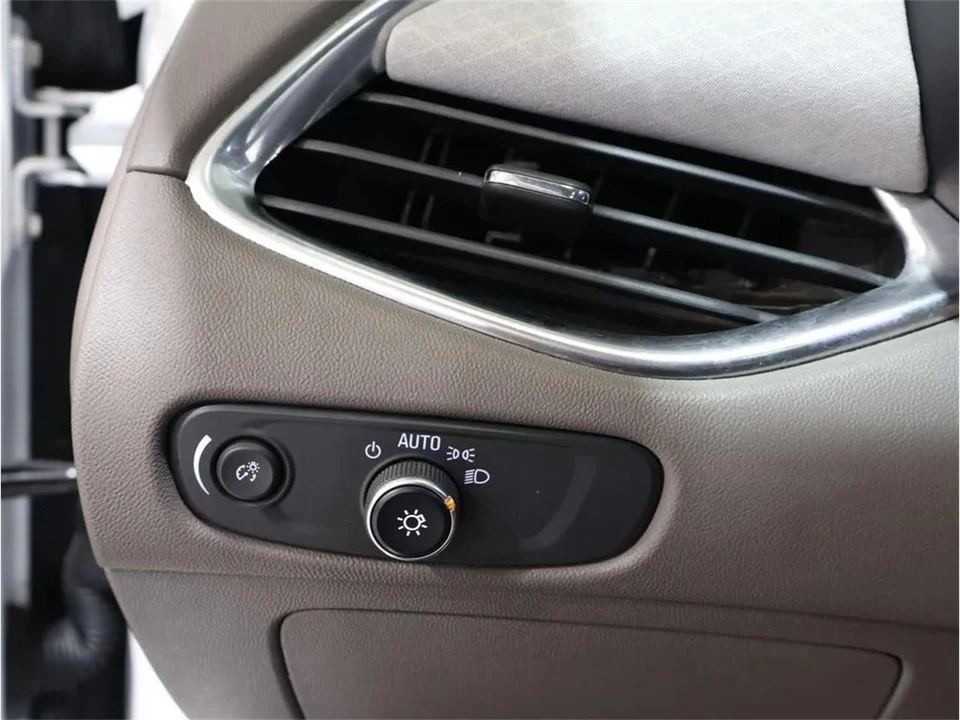 2021 Chevrolet Malibu - Image 13 of 31