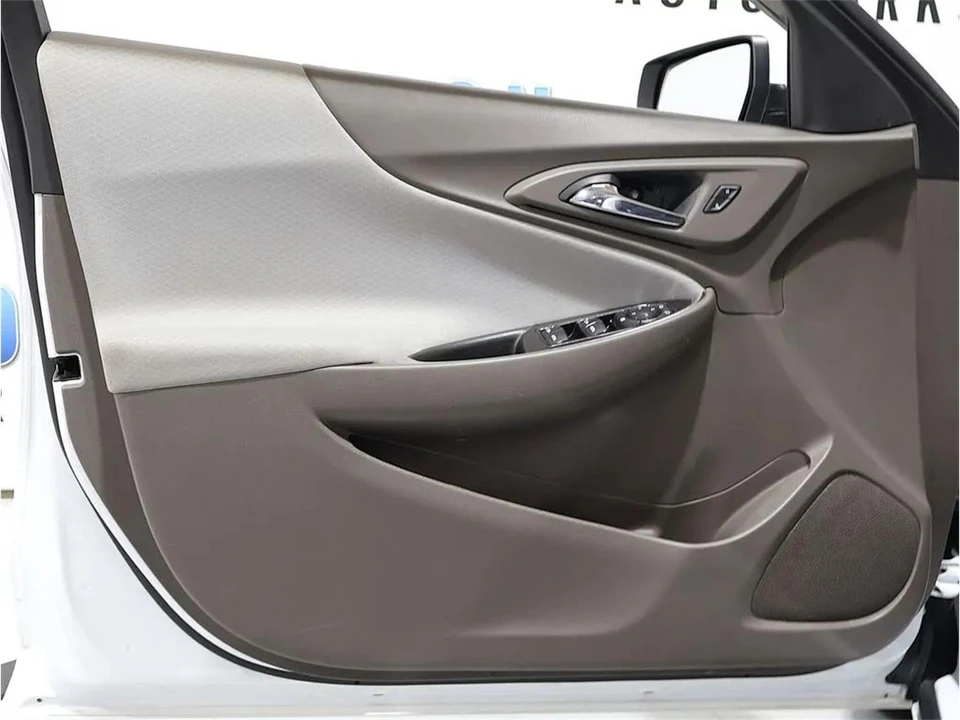 2021 Chevrolet Malibu - Image 10 of 31