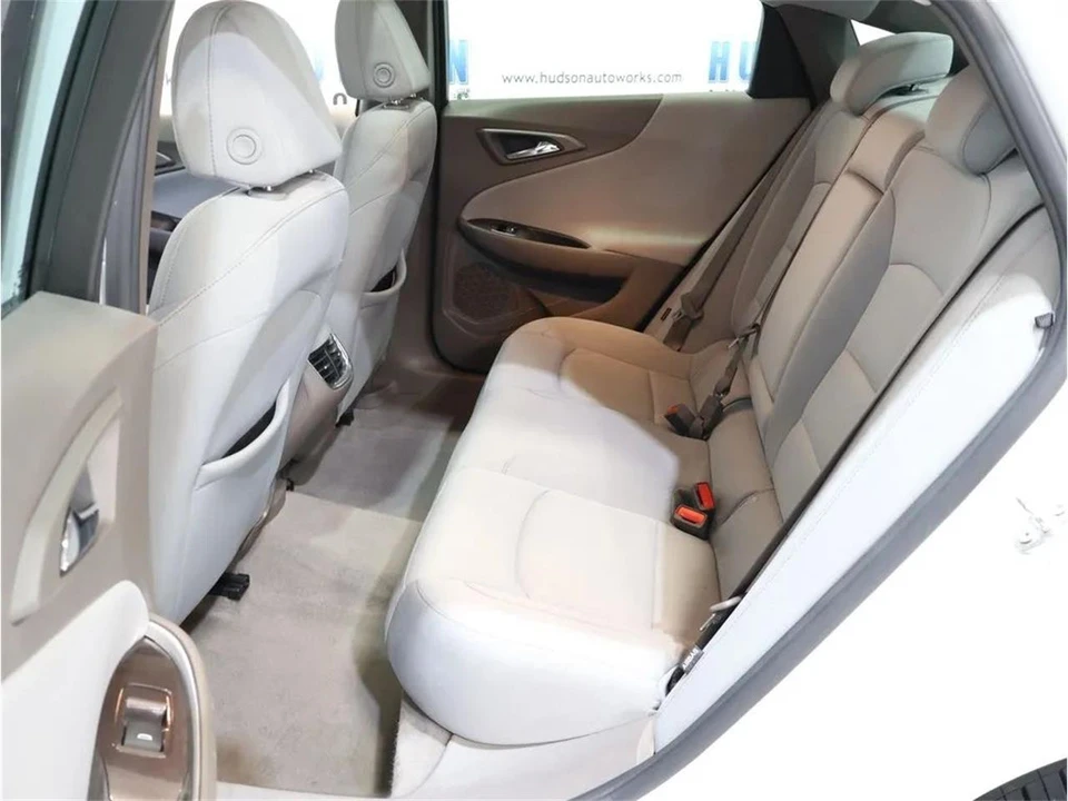 2021 Chevrolet Malibu - Image 26 of 31