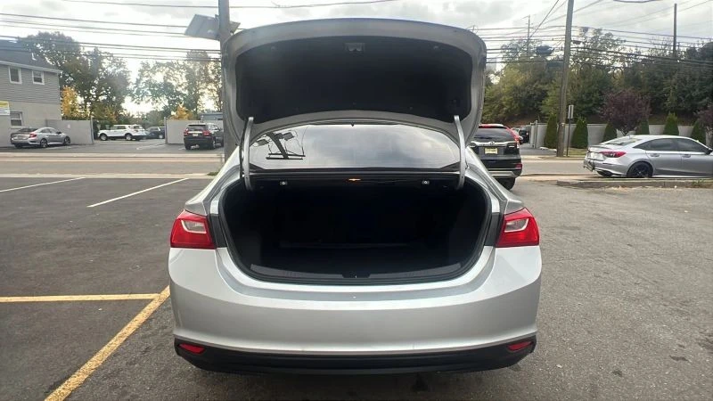 2021 Chevrolet Malibu - Image 9 of 12