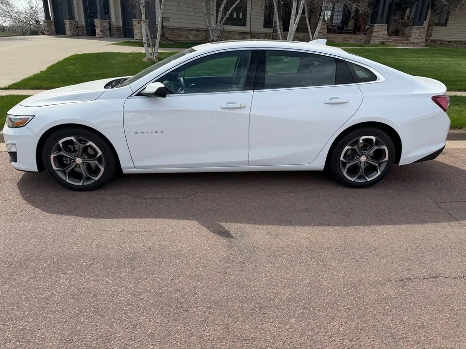 2021 Chevrolet Malibu - Image 2 of 8