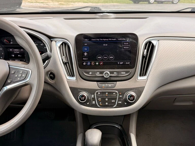 2021 Chevrolet Malibu - Image 10 of 17