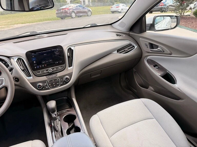 2021 Chevrolet Malibu - Image 9 of 17