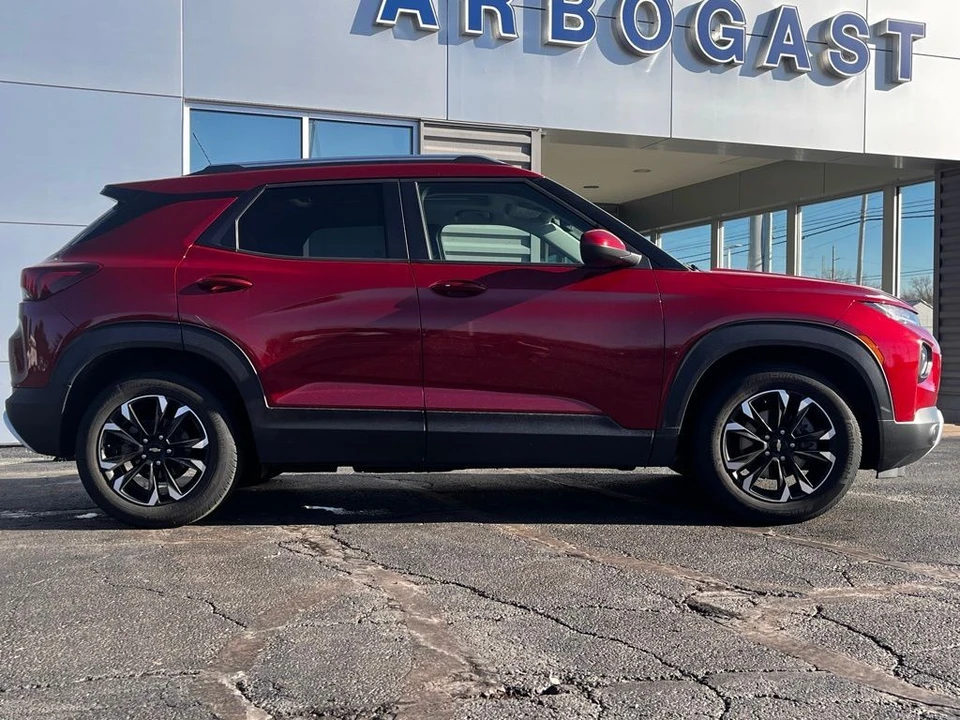 2021 Chevrolet Trailblazer - Image 2 of 12