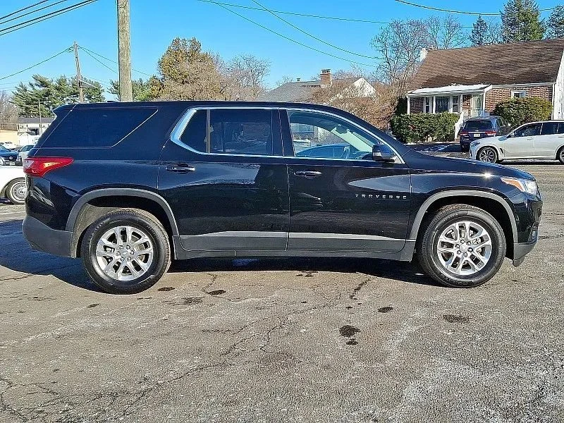2021 Chevrolet Traverse - Image 8 of 12