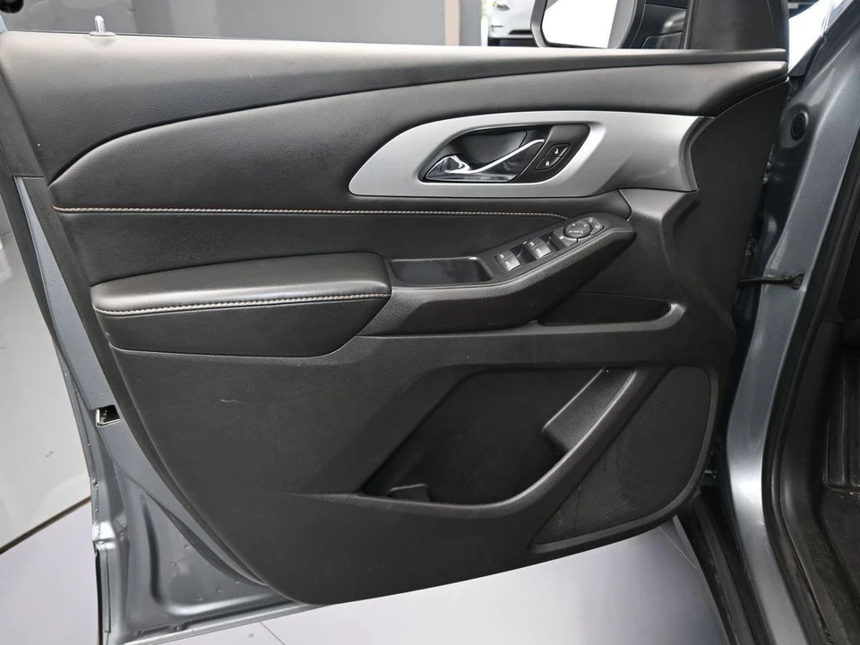 2021 Chevrolet Traverse - Image 11 of 12