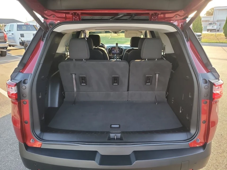 2021 Chevrolet Traverse - Image 9 of 12