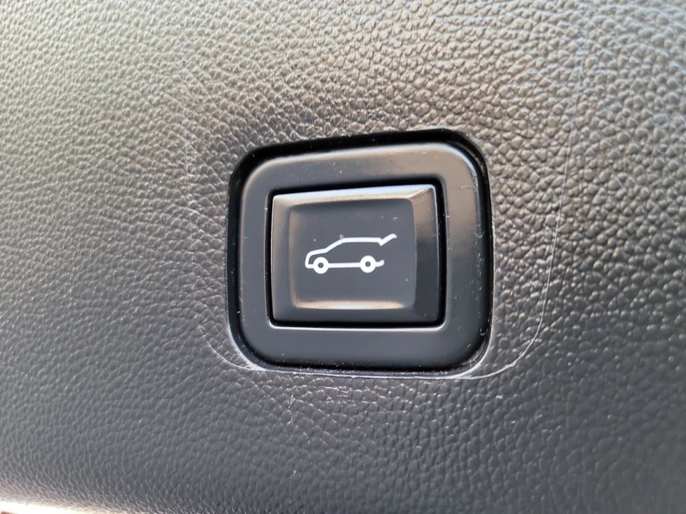 2021 Chevrolet Traverse - Image 10 of 12