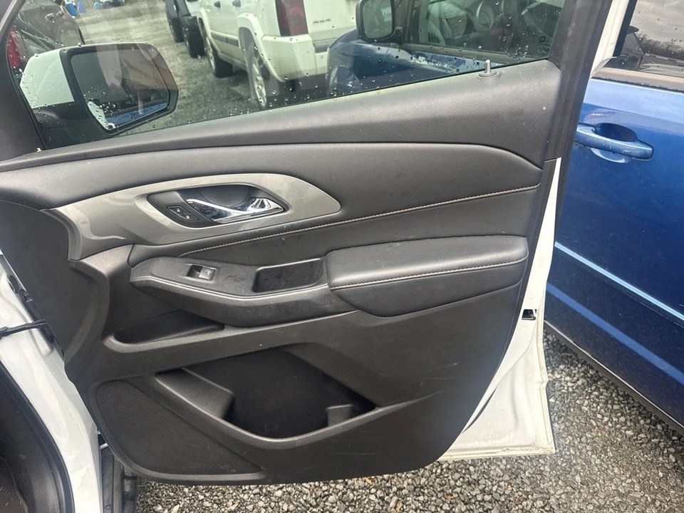2021 Chevrolet Traverse - Image 10 of 12