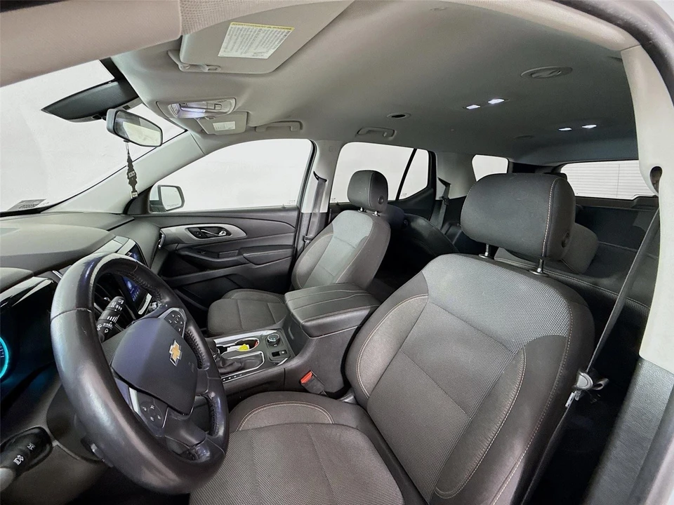 2021 Chevrolet Traverse - Image 2 of 18