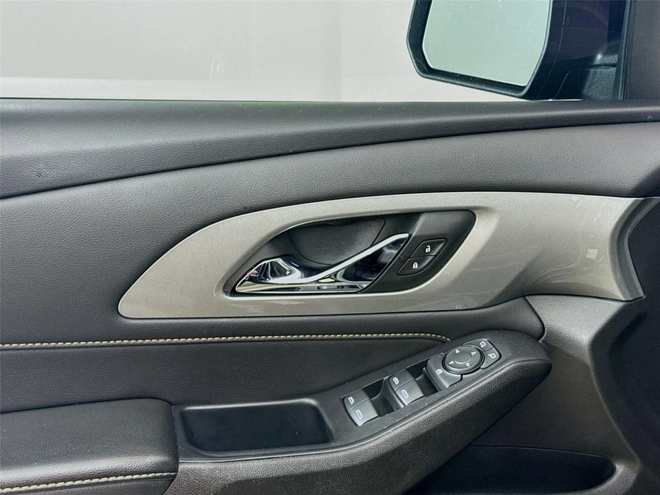 2021 Chevrolet Traverse - Image 10 of 14