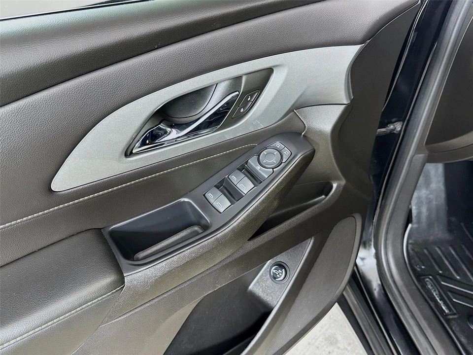 2021 Chevrolet Traverse - Image 17 of 21