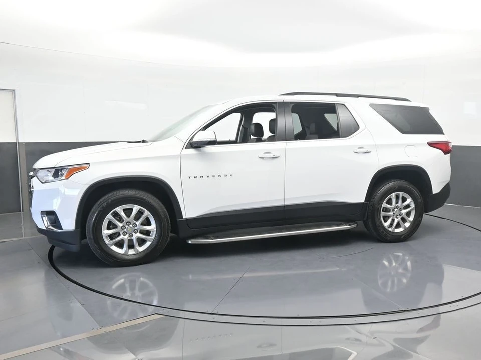2021 Chevrolet Traverse - Image 2 of 12