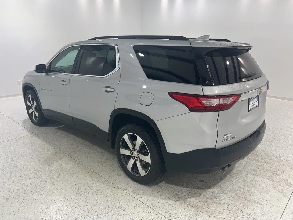 2021 Chevrolet Traverse - Image 2 of 12